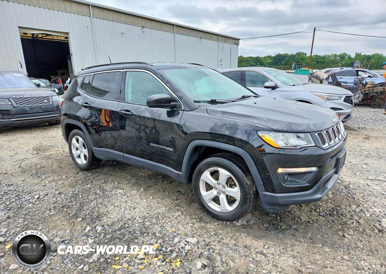2018 Jeep Compass Latitude VIN:3C4NJDBB6JT176225 - 4