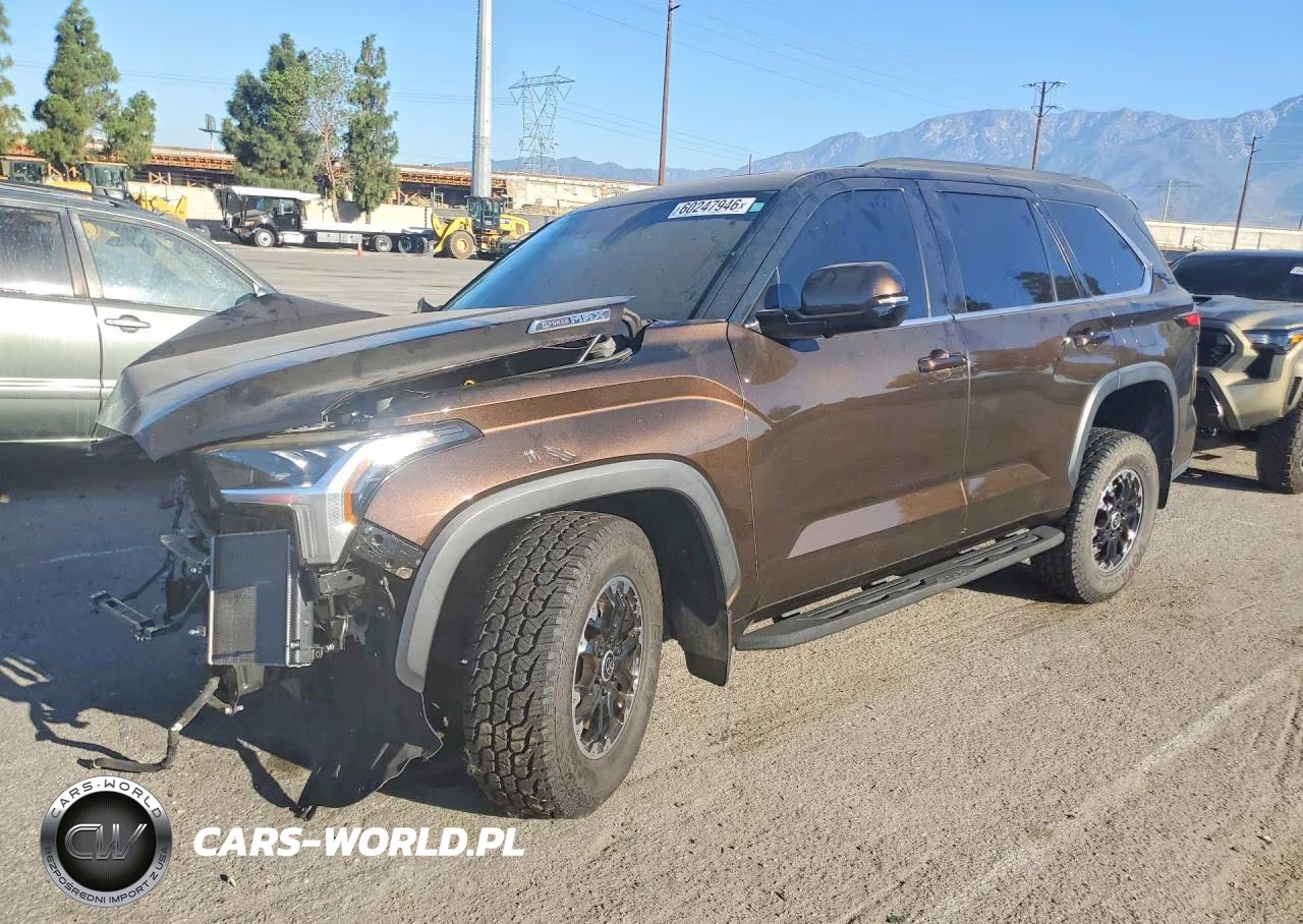 2023 Toyota Sequoia Sr5 – zdjęcie 1 z 14