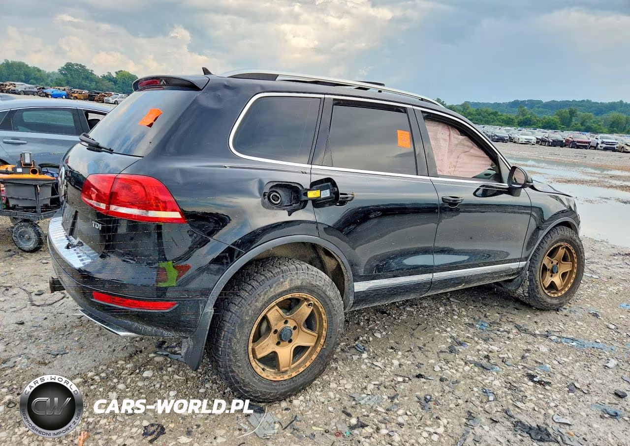 2013 Volkswagen Touareg V6 Tdi VIN:WVGEP9BP8DD011404 - 3
