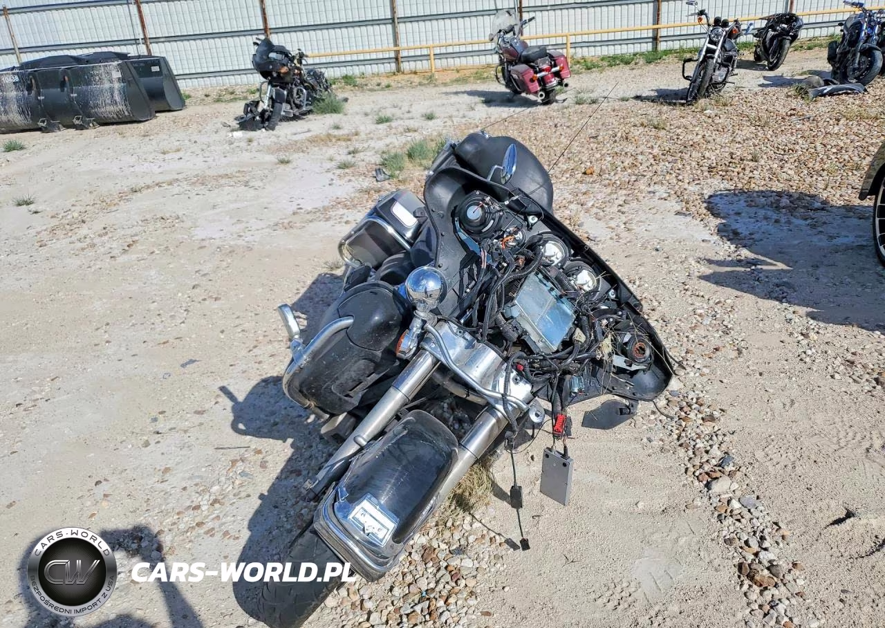 2011 Harley-Davidson Flhtcu VIN:1HD1FC418BB632368 - 2