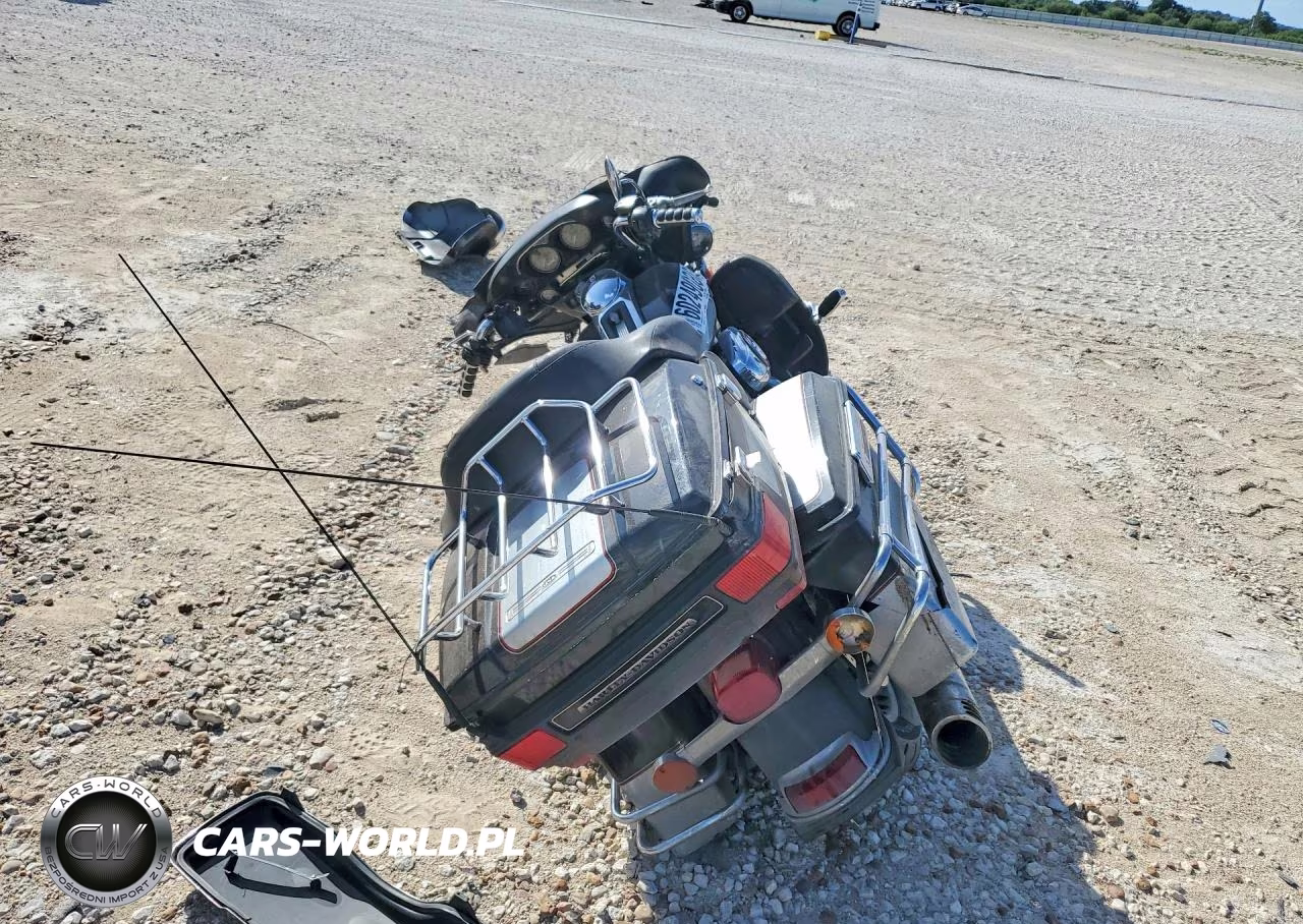 2011 Harley-Davidson Flhtcu VIN:1HD1FC418BB632368 - 4