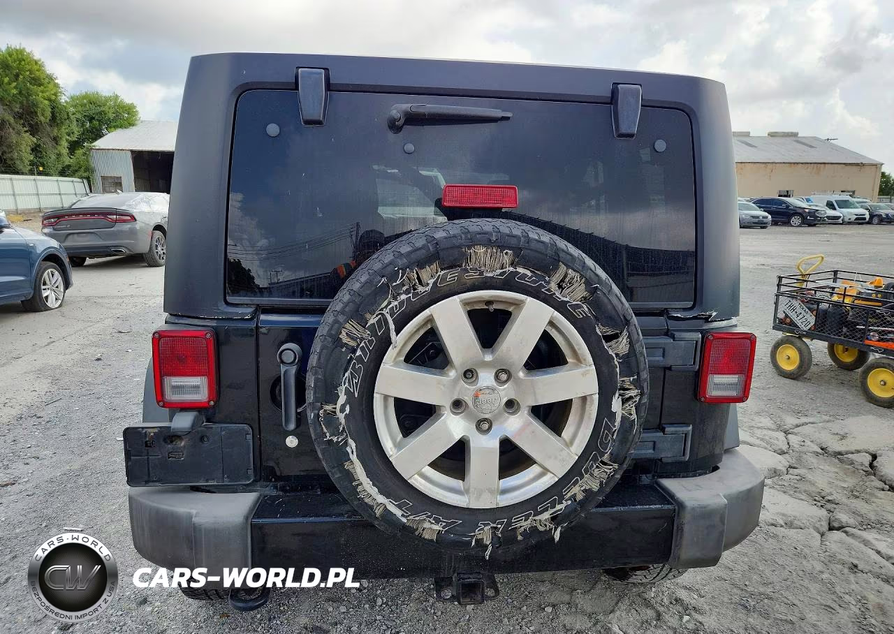 2018 Jeep Wrangler Unlimited Sahara VIN:1C4BJWEGXJL848644 - 6