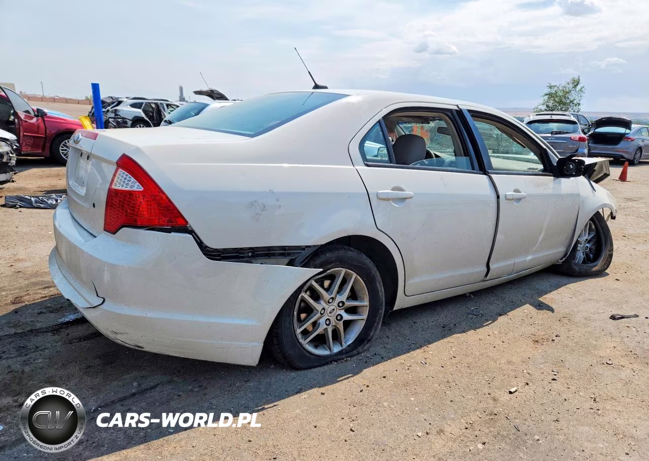 2012 Ford Fusion S VIN:3FAHP0GA6CR310239 - 3