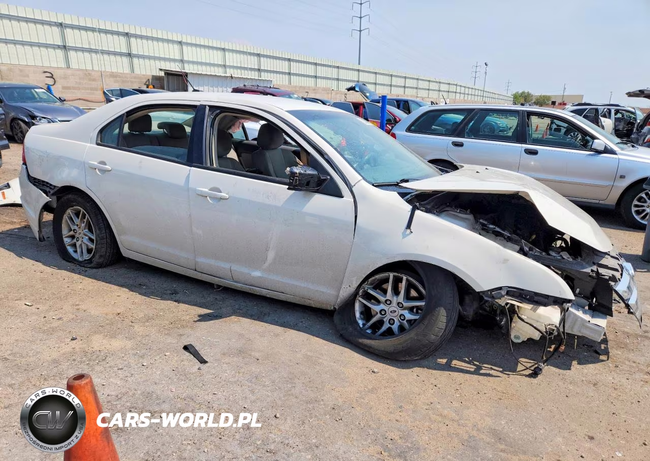 2012 Ford Fusion S VIN:3FAHP0GA6CR310239 - 4