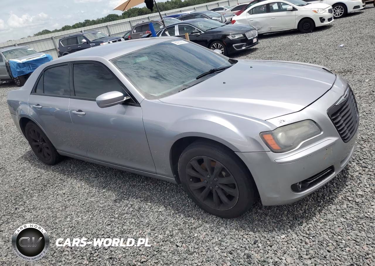 2014 Chrysler 300 S VIN:2C3CCAGG2EH384111 - 4