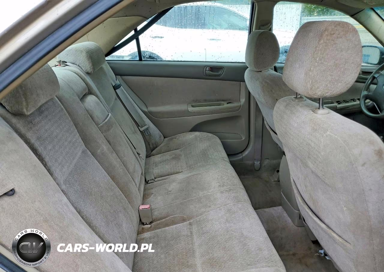 2003 Toyota Camry Le VIN:JTDBE32K030193863 - 10