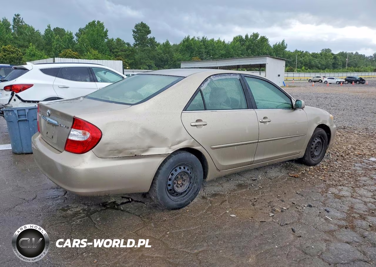 2003 Toyota Camry Le VIN:JTDBE32K030193863 - 3