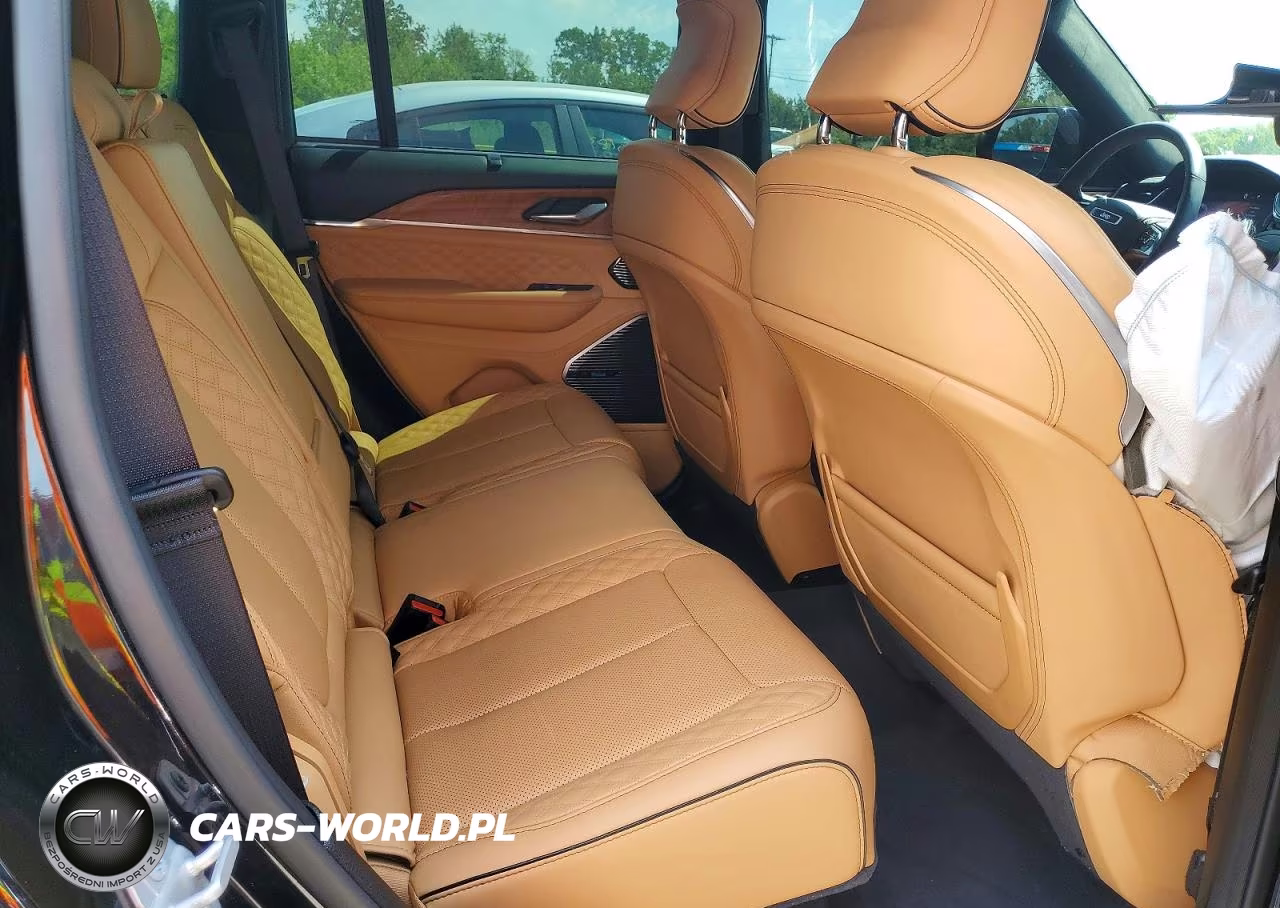 2025 Jeep Grand Cherokee Summit VIN:1C4RJHEGXS8716921 - 11