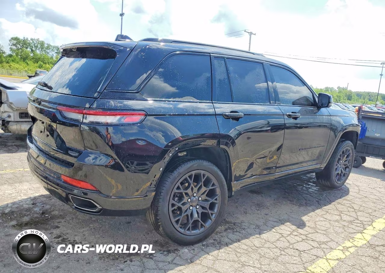 2025 Jeep Grand Cherokee Summit VIN:1C4RJHEGXS8716921 - 3