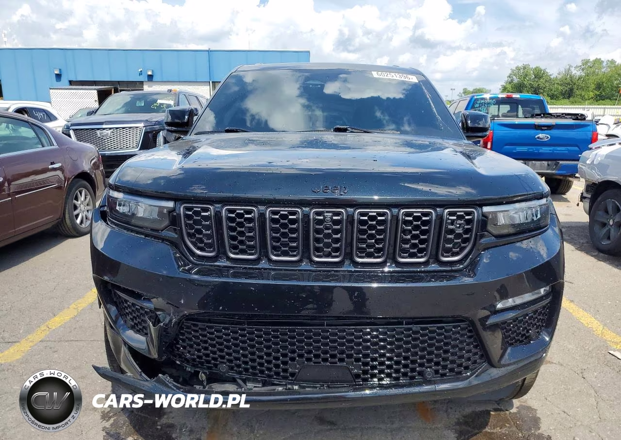 2025 Jeep Grand Cherokee Summit VIN:1C4RJHEGXS8716921 - 5