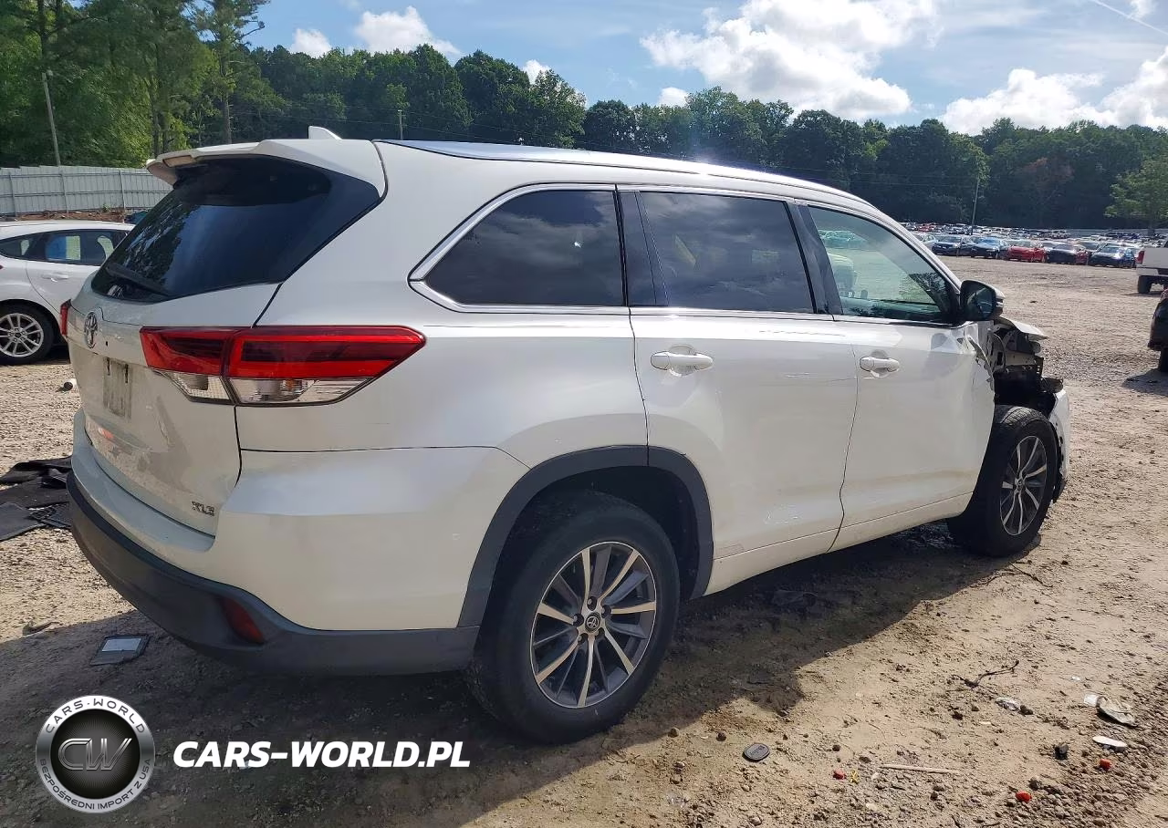 2017 Toyota Highlander Xle VIN:5TDKZRFH3HS510383 - 3