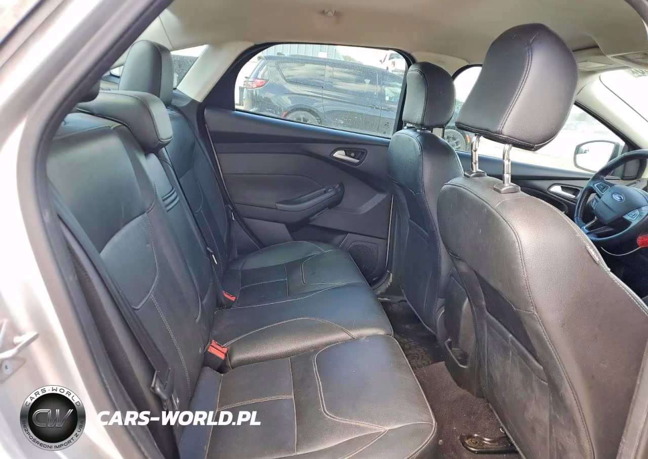 2016 Ford Focus Se VIN:1FADP3F27GL295197 - 10