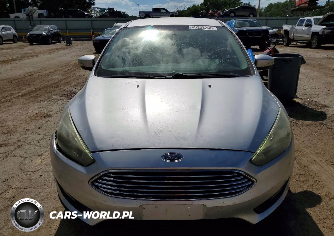 2016 Ford Focus Se VIN:1FADP3F27GL295197 - 5