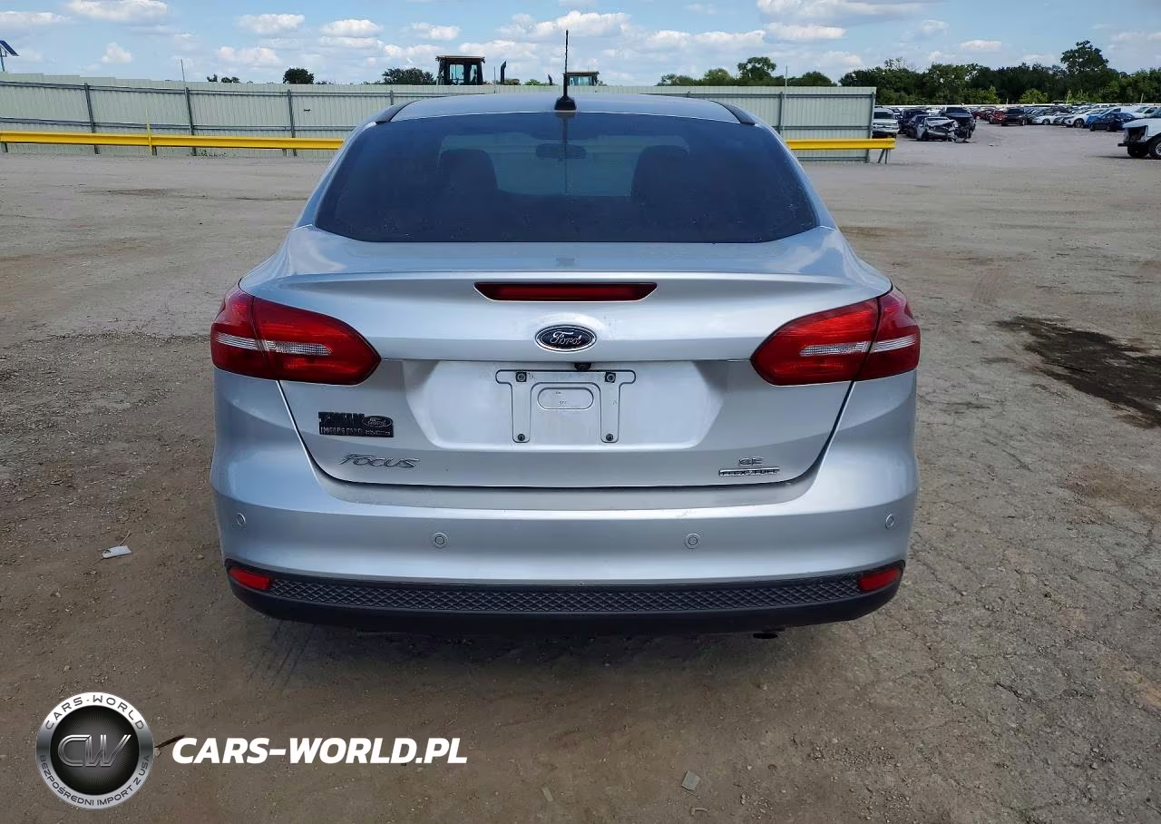 2016 Ford Focus Se VIN:1FADP3F27GL295197 - 6