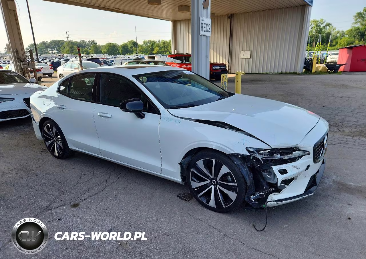 2022 Volvo S60 B5 Momentum VIN:7JRL12FZ2NG156083 - 4