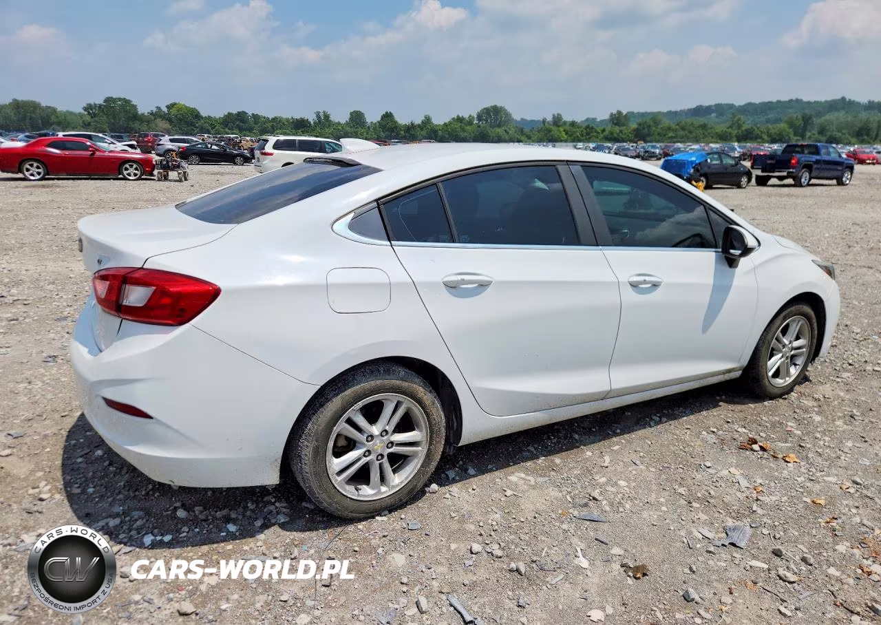 2018 Chevrolet Cruze Lt VIN:1G1BE5SM9J7204661 - 3