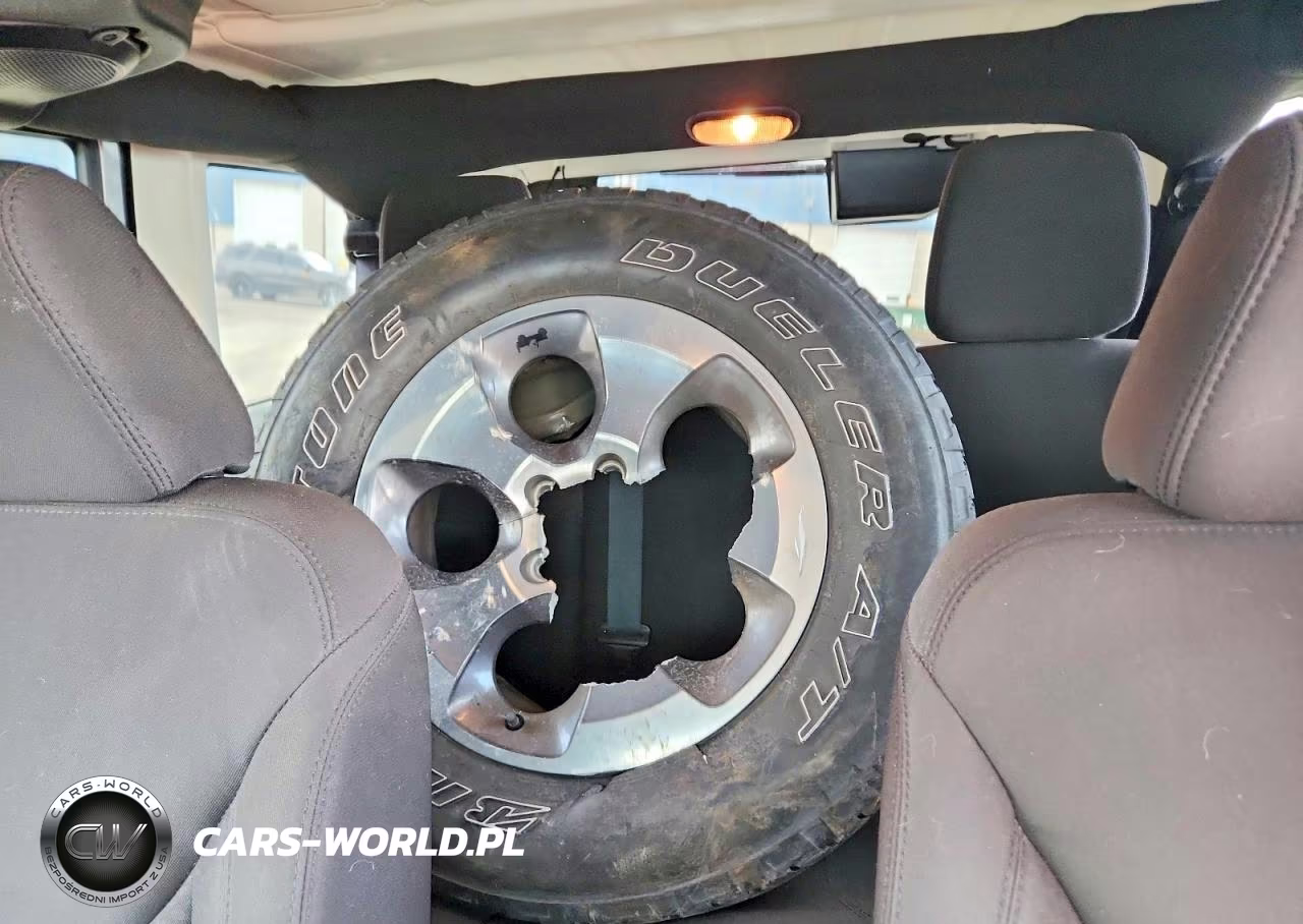 2014 Jeep Wrangler Unlimited Sport VIN:1C4BJWDG0EL250151 - 10