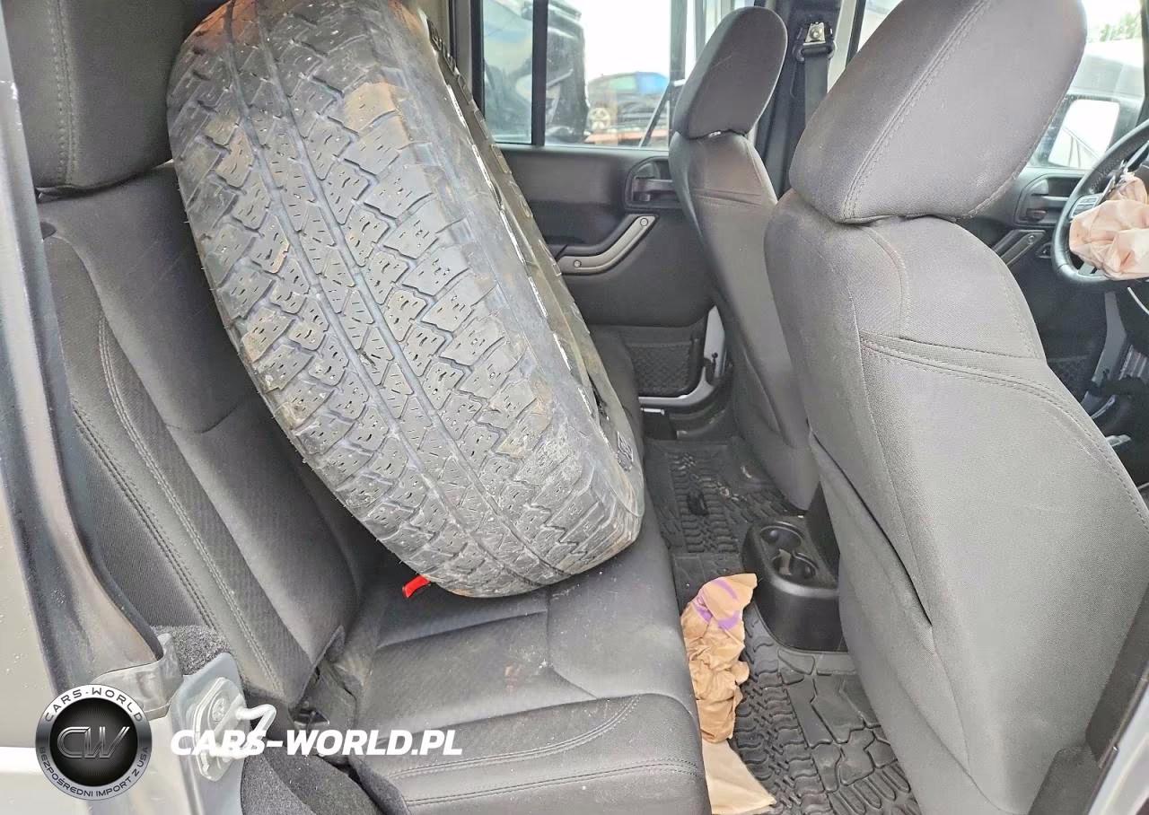 2014 Jeep Wrangler Unlimited Sport VIN:1C4BJWDG0EL250151 - 11