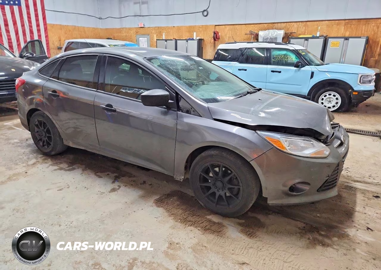 2013 Ford Focus S VIN:1FADP3E26DL317705 - 4