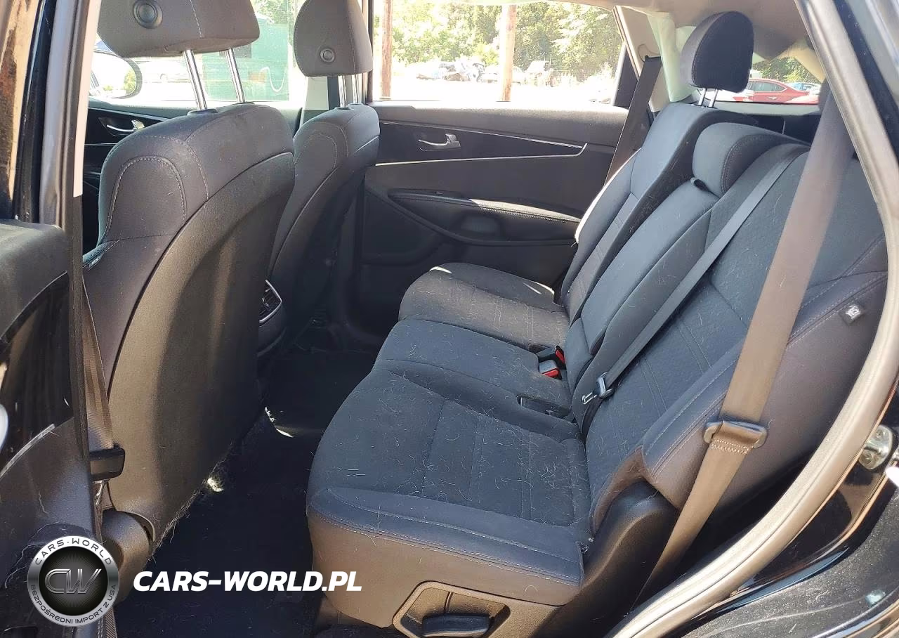 2019 Kia Sorento L VIN:5XYPG4A36KG538936 - 11