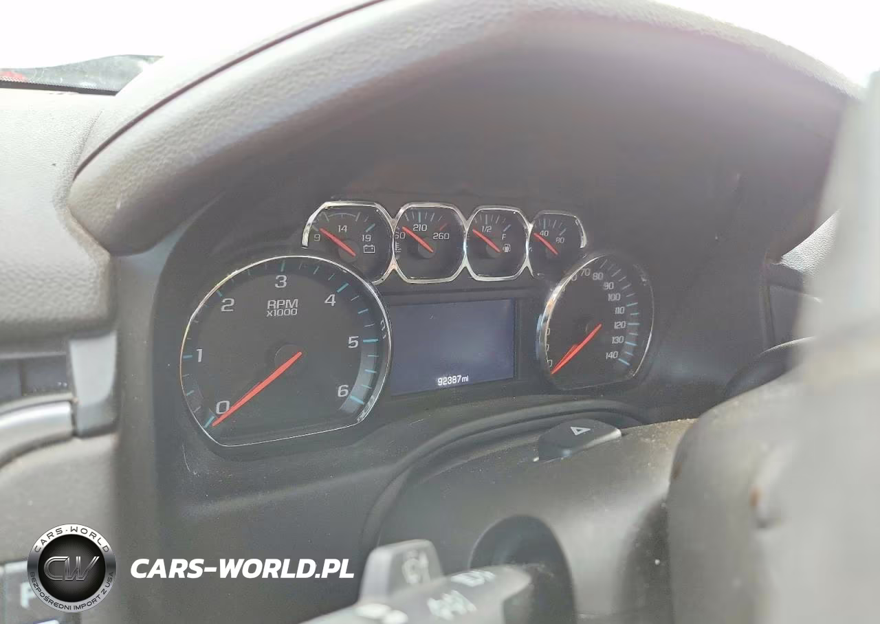 2018 Chevrolet Tahoe C1500 Lt VIN:1GNSCBKC6JR224901 - 9