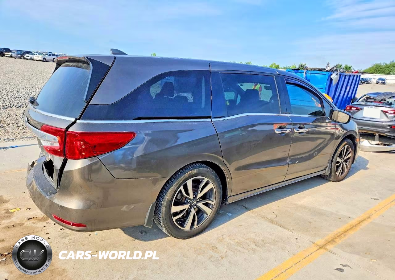 2018 Honda Odyssey Elite VIN:5FNRL6H90JB054504 - 3
