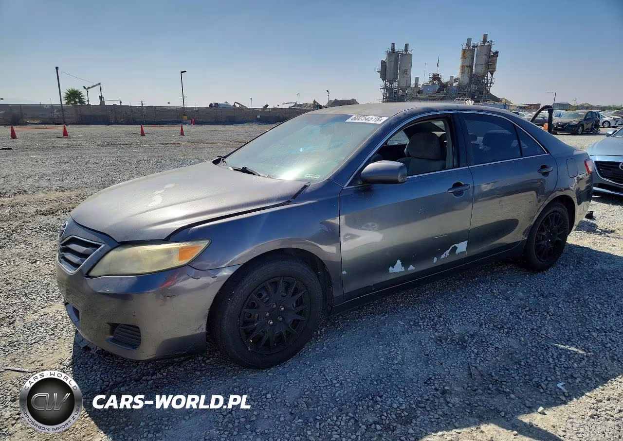 2011 Toyota Camry Le – zdjęcie 1 z 12