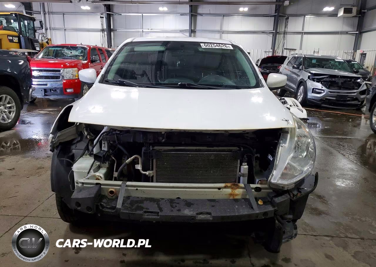 2018 Nissan Versa S Plus VIN:3N1CN7AP2JL885439 - 5