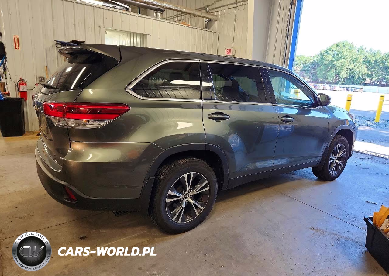 2019 Toyota Highlander Le VIN:5TDBZRFH6KS991849 - 3