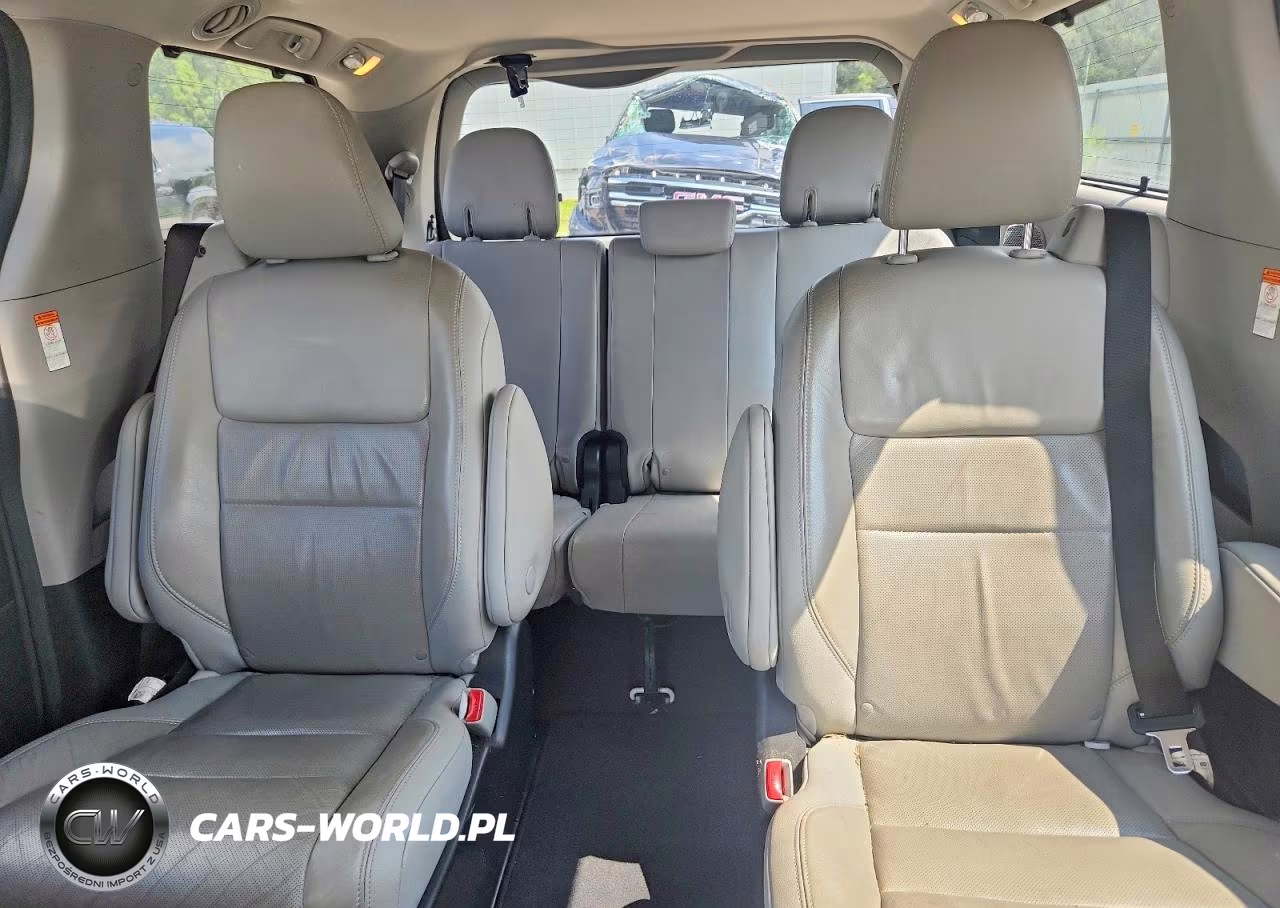 2018 Toyota Sienna Limited Premium 7-Passenger VIN:5TDYZ3DCXJS940416 - 10