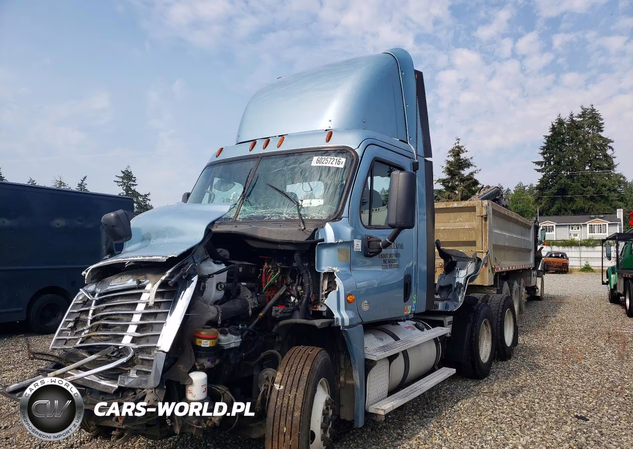 2015 Freightliner Cascadia Semi Truck