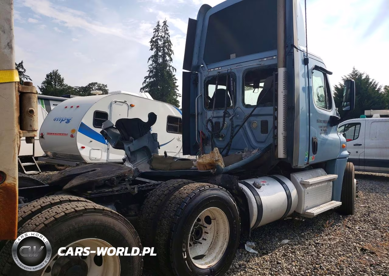 2015 Freightliner Cascadia Semi Truck VIN:3AKJGED52FSGE7537 - 3