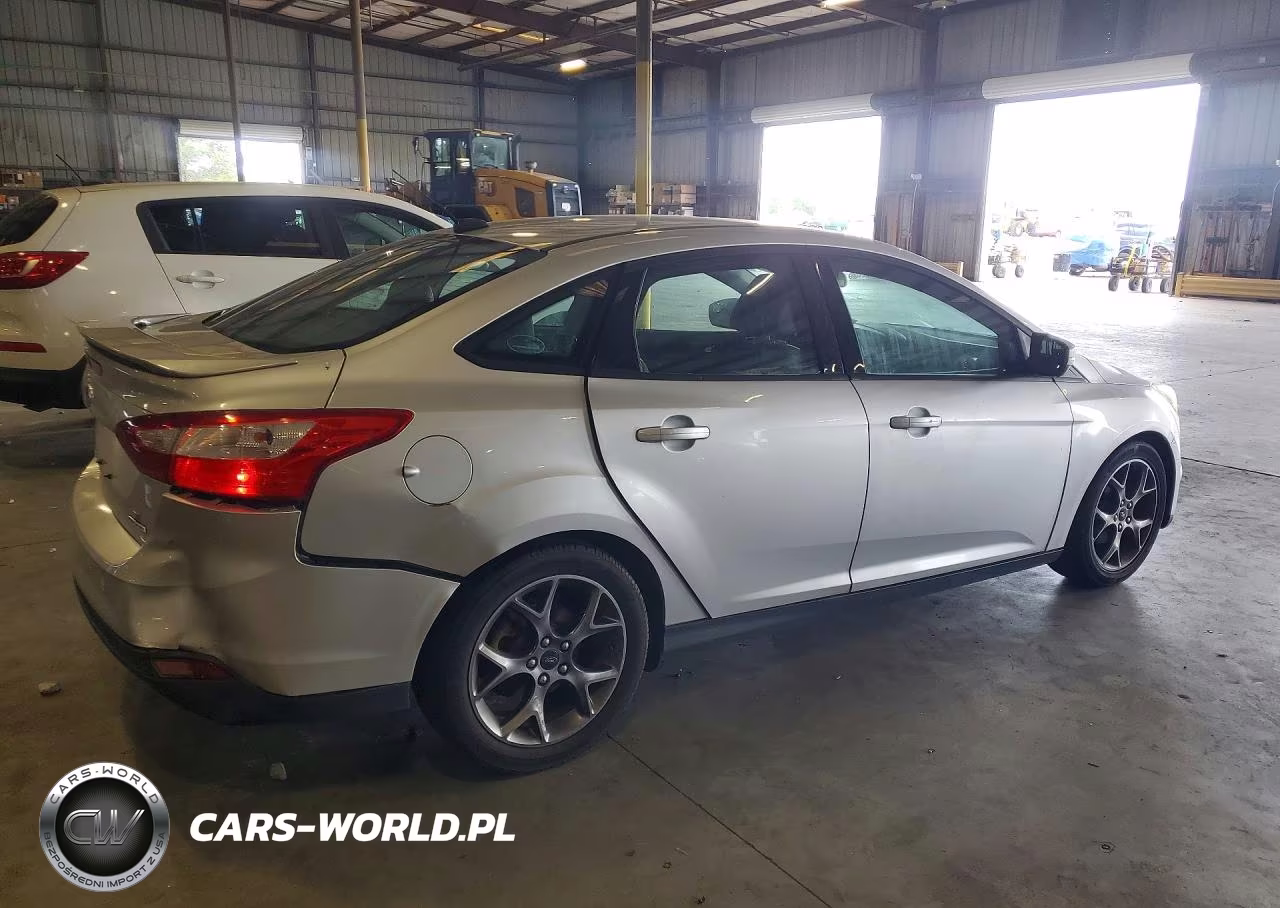 2014 Ford Focus Se VIN:1FADP3F27EL448111 - 3