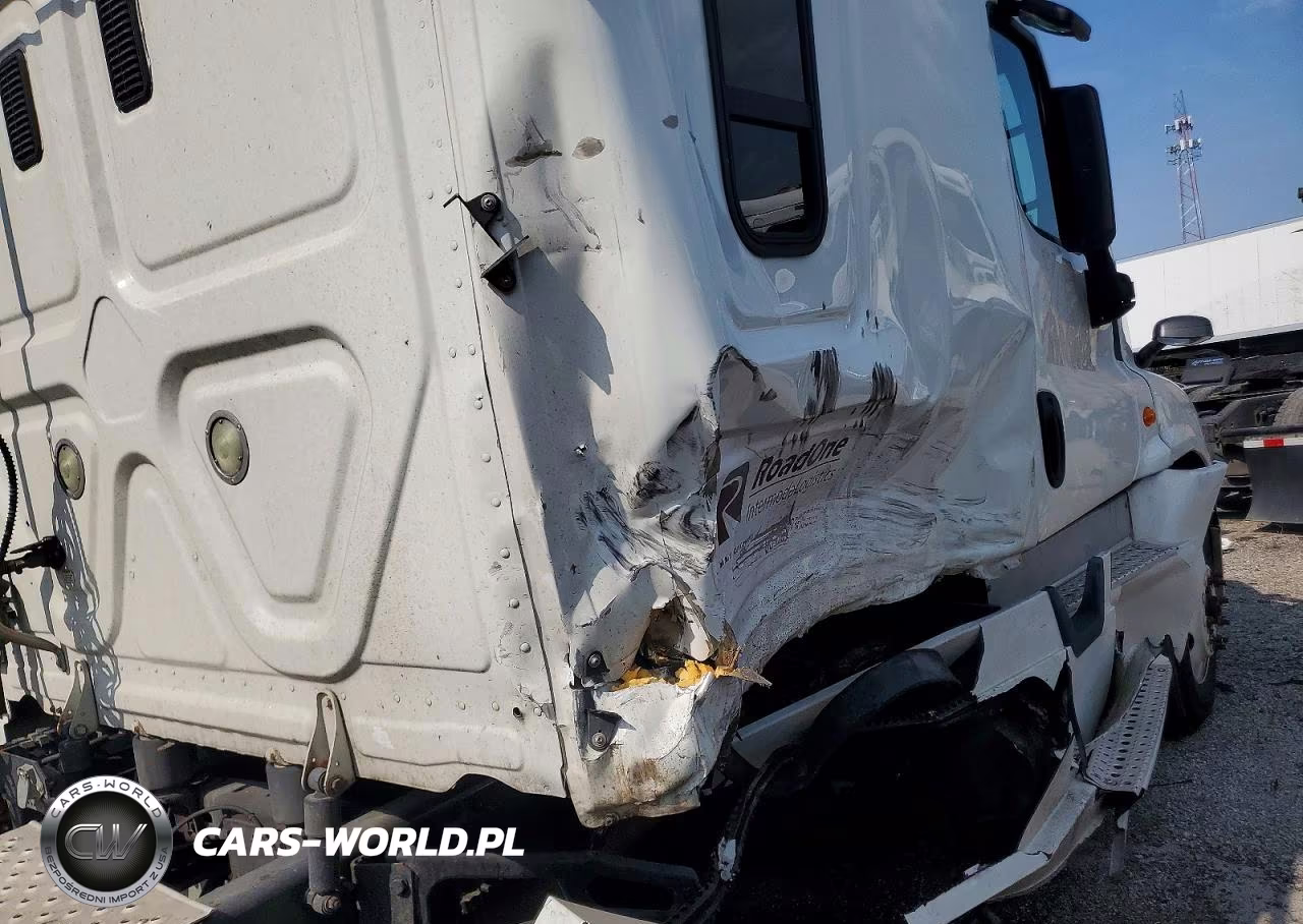 2016 Freightliner Cascadia 125 VIN:3AKJGLBGXGSHG3174 - 13