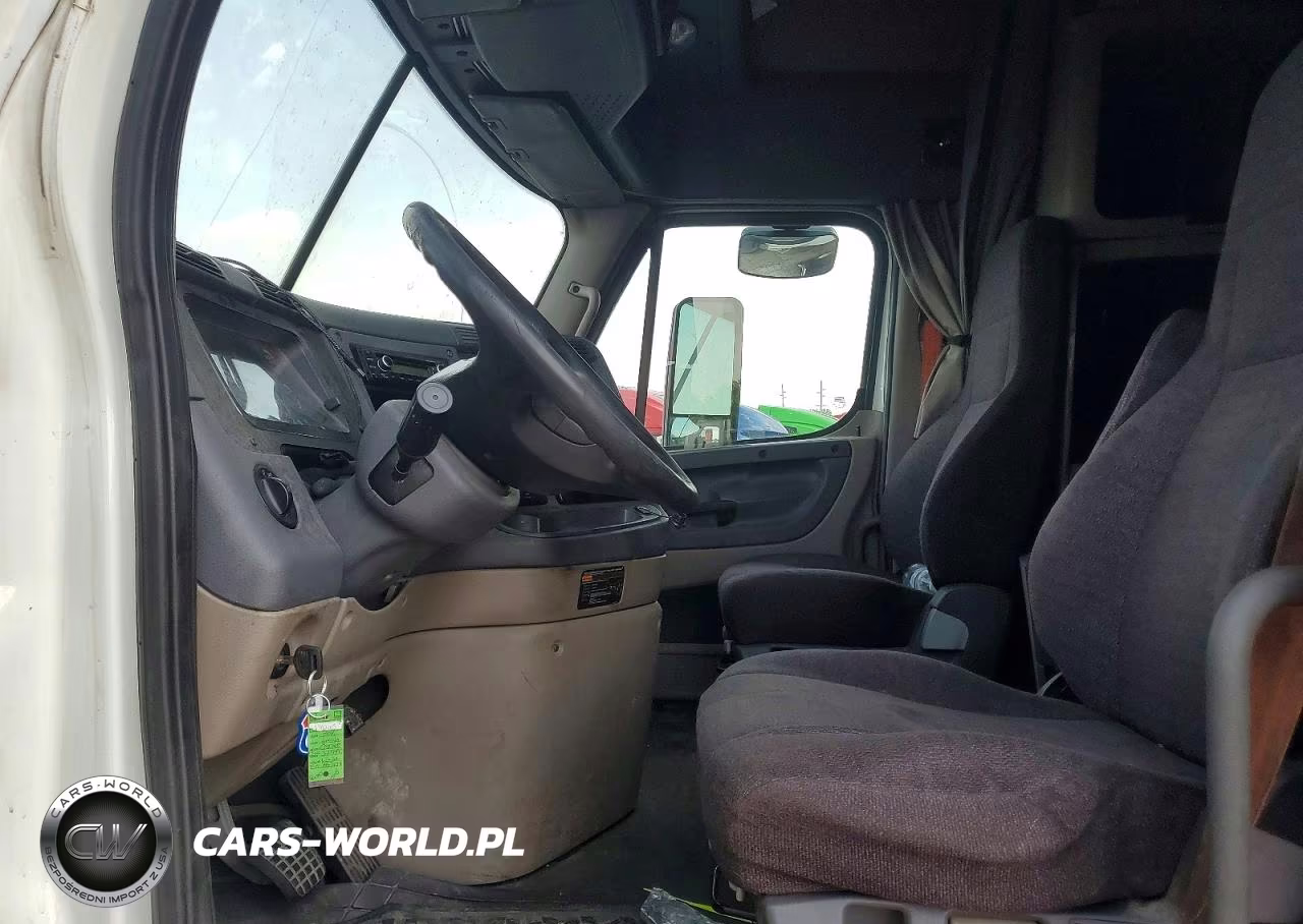 2016 Freightliner Cascadia 125 VIN:3AKJGLBGXGSHG3174 - 7