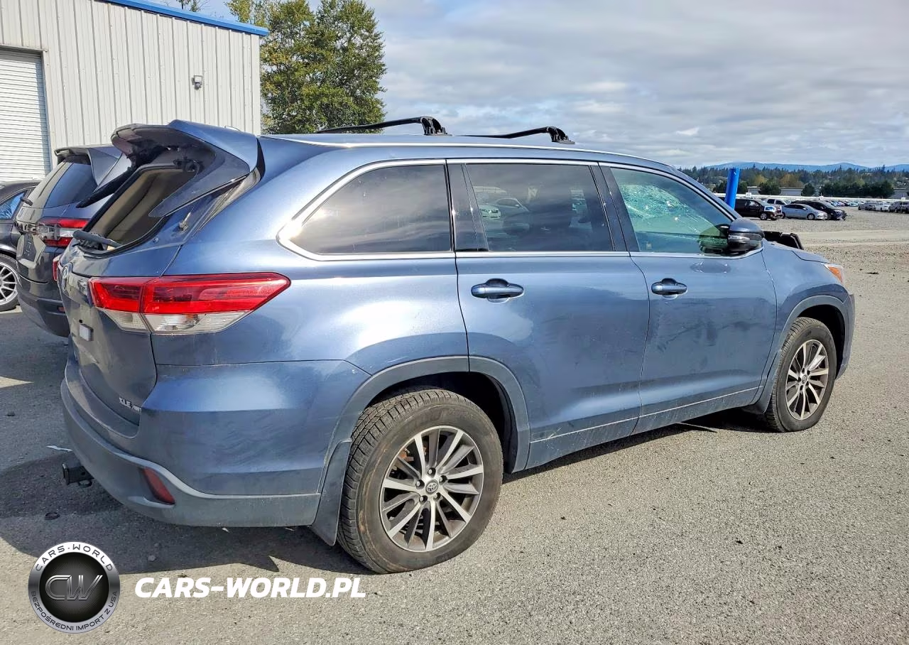 2018 Toyota Highlander Xle VIN:5TDJZRFH4JS486032 - 3