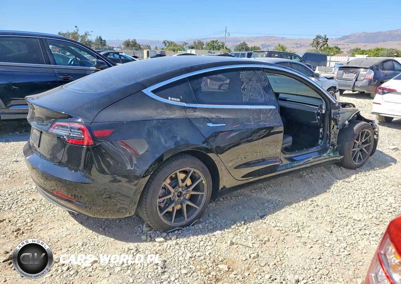 2018 Tesla Model 3 VIN:5YJ3E1EAXJF171802 - 3