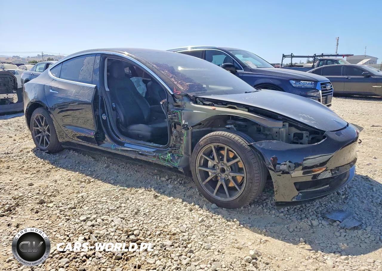 2018 Tesla Model 3 VIN:5YJ3E1EAXJF171802 - 4