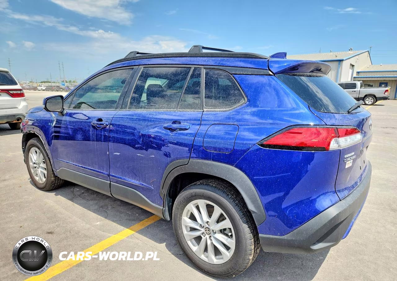 2022 Toyota Corolla Cross Le VIN:7MUCAAAG3NV014030 - 2
