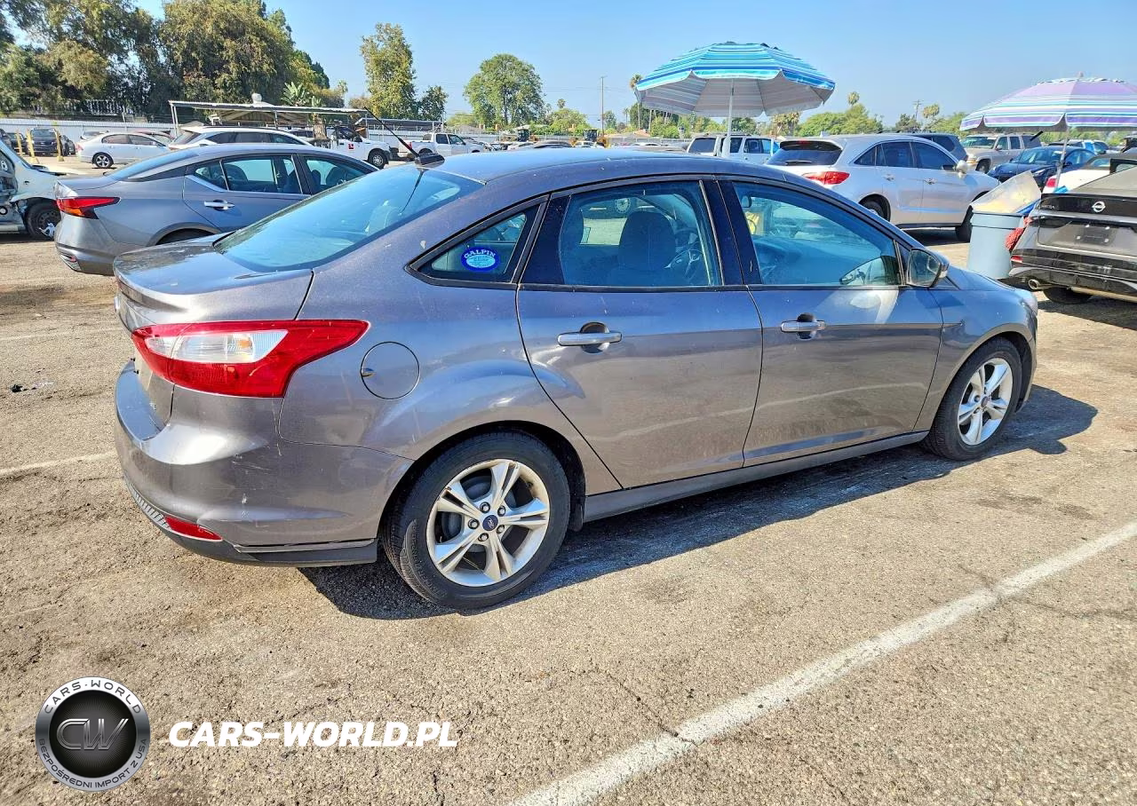 2014 Ford Focus Se VIN:1FADP3F26EL281725 - 3