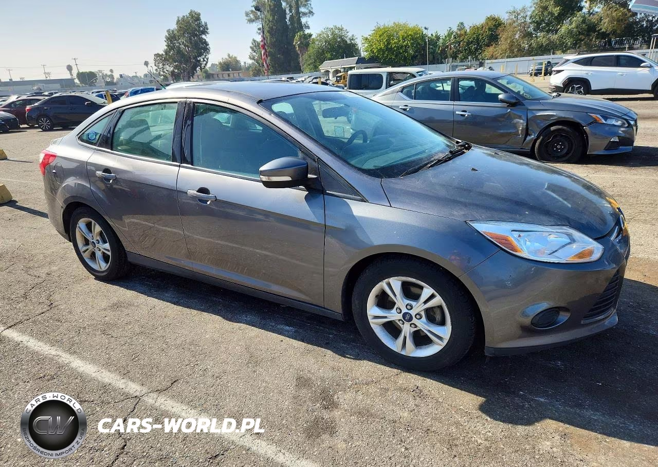 2014 Ford Focus Se VIN:1FADP3F26EL281725 - 4