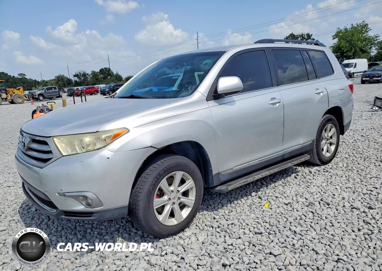 2013 Toyota Highlander Plus – zdjęcie 1 z 13