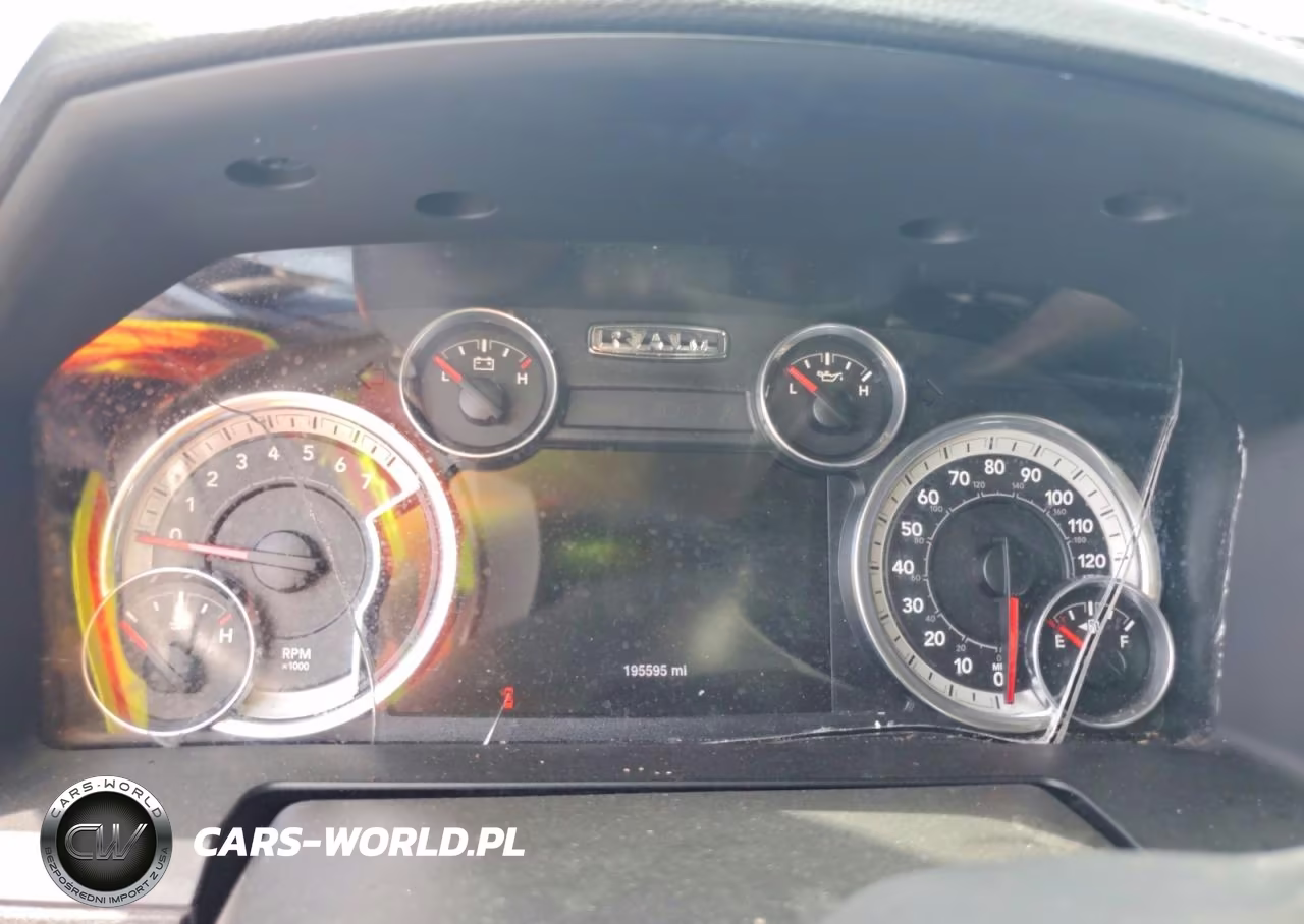 2016 Ram 1500 Laramie VIN:1C6RR6NT8GS136045 - 9