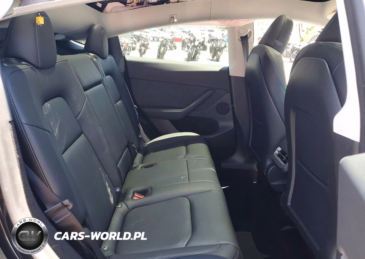 2025 Tesla Model Y VIN:7SAYGDEF2SF311116 - 11