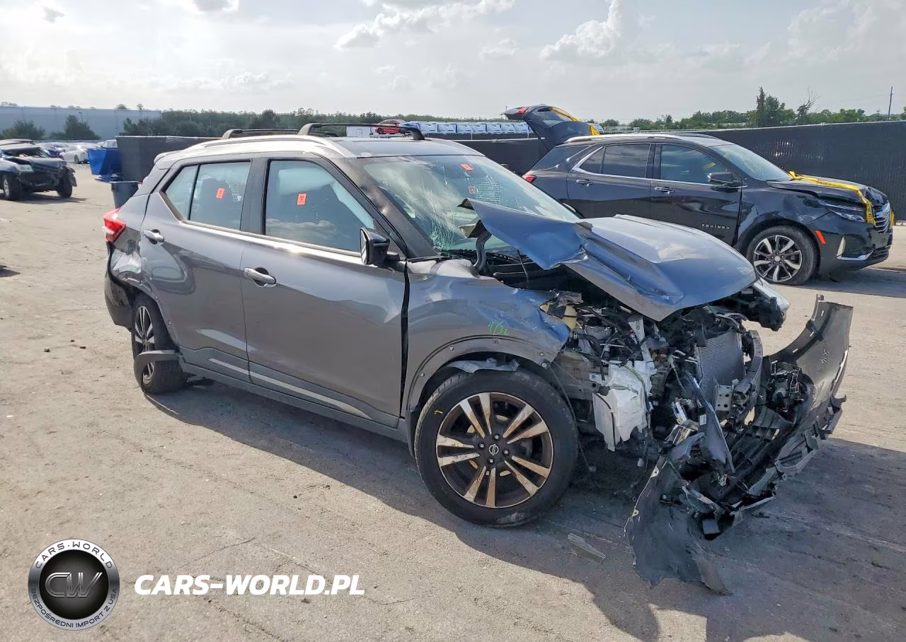 2019 Nissan Kicks Sr VIN:3N1CP5CU8KL515423 - 4