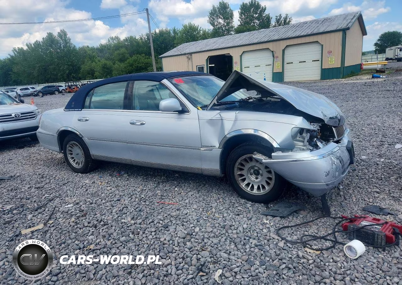 1999 Lincoln Town Car Cartier VIN:1LNHM83W9XY668375 - 4
