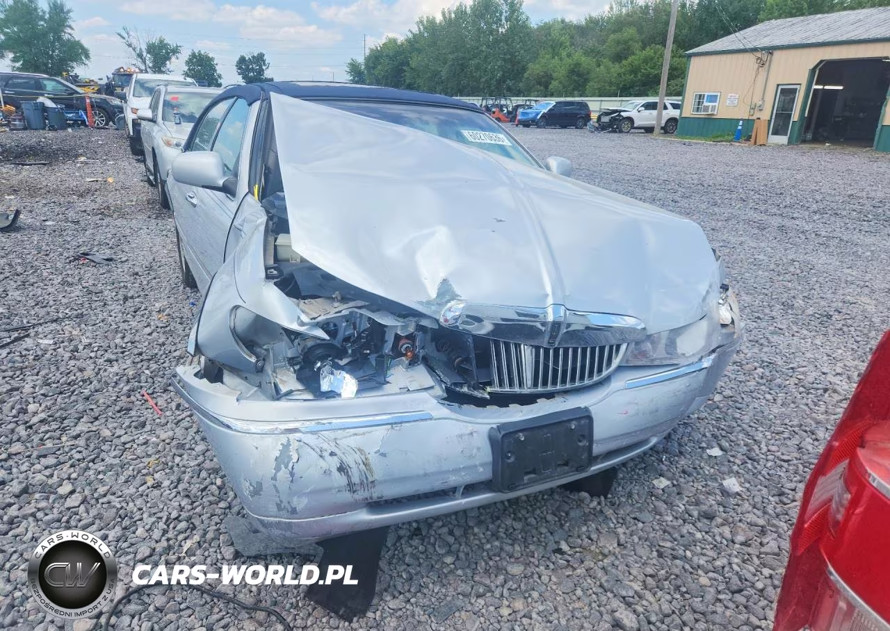 1999 Lincoln Town Car Cartier VIN:1LNHM83W9XY668375 - 5