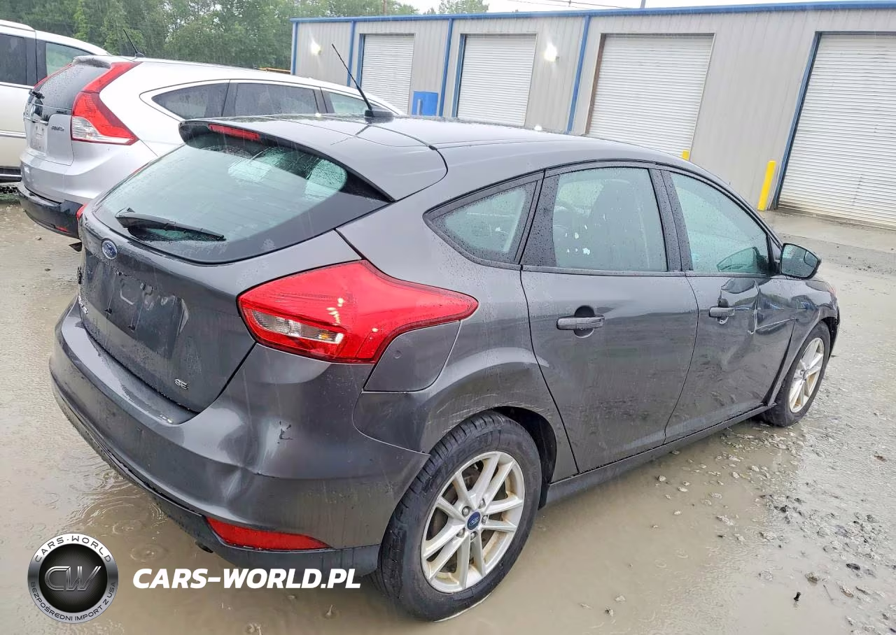 2018 Ford Focus Se VIN:1FADP3K28JL307094 - 3