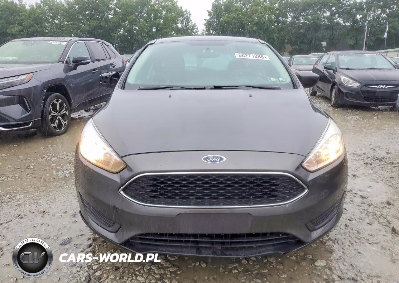 2018 Ford Focus Se VIN:1FADP3K28JL307094 - 5