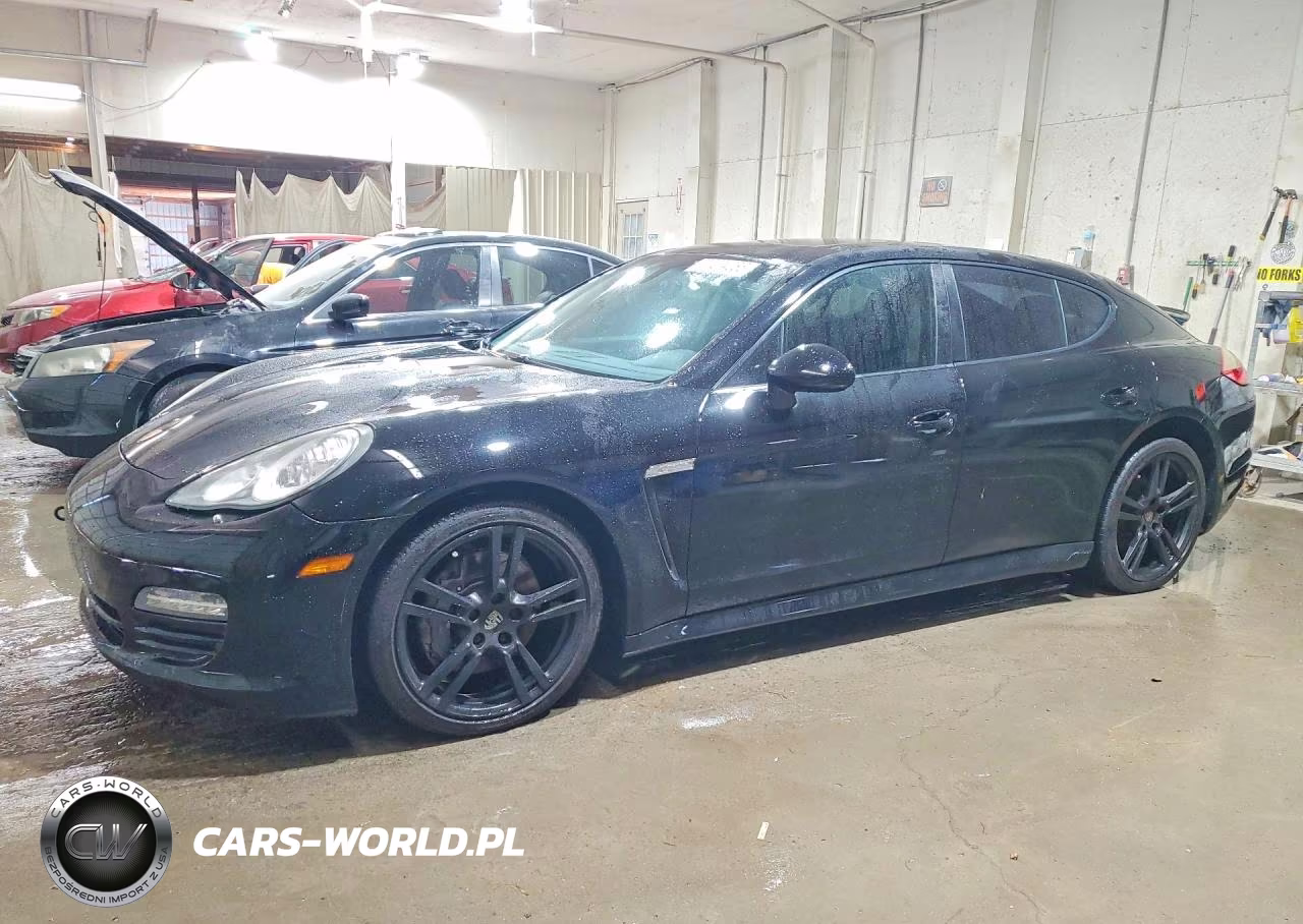 2012 Porsche Panamera 2